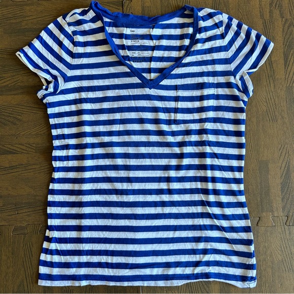 Like New! | Gap | Blue/White Strip Essential V-Neck | Size S - Picture 1 of 8